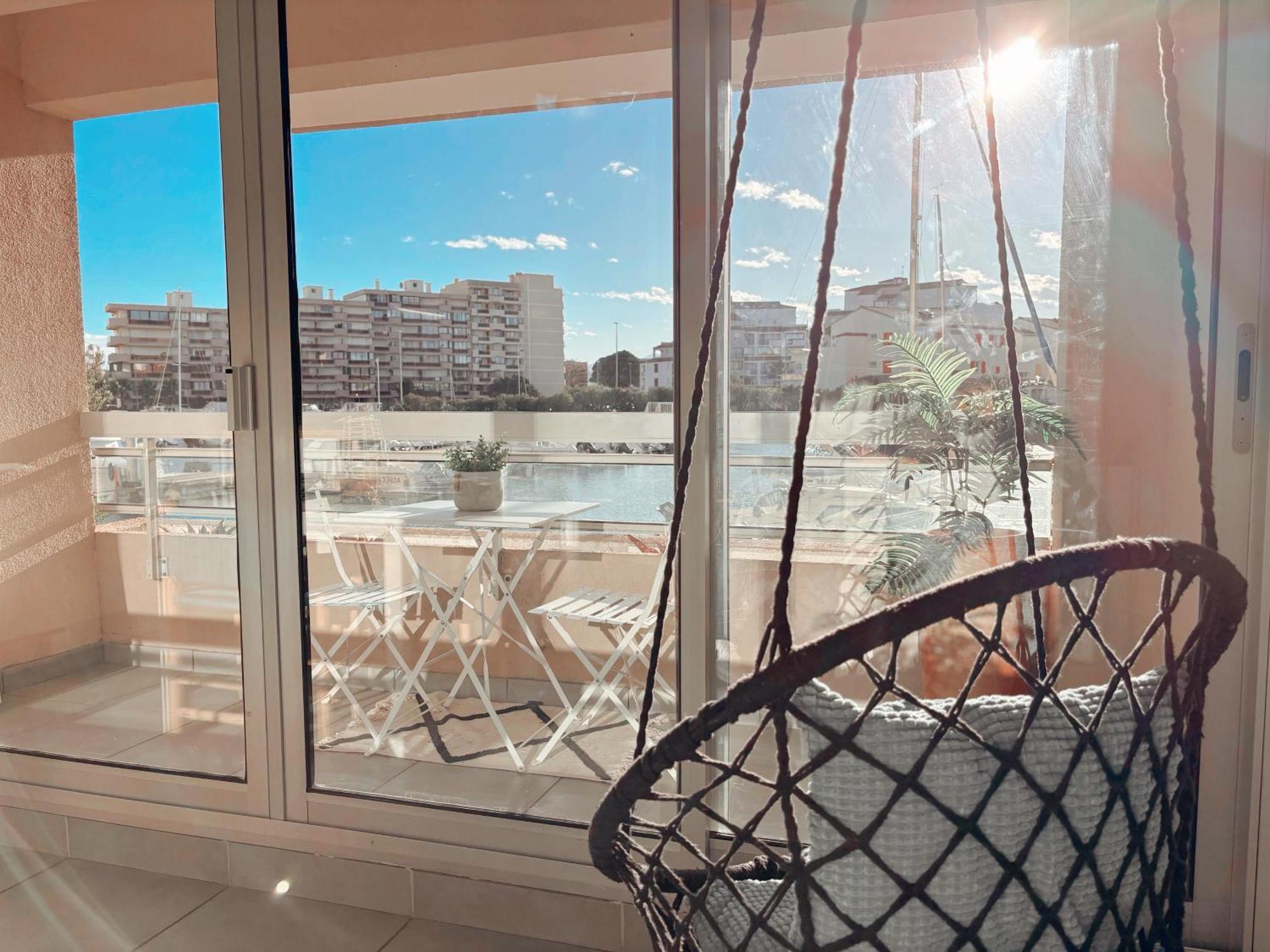 Magnifique T2 Au Calme Avec Une Superbe Vue Sur Le Port Canet-en-Roussillon Dış mekan fotoğraf